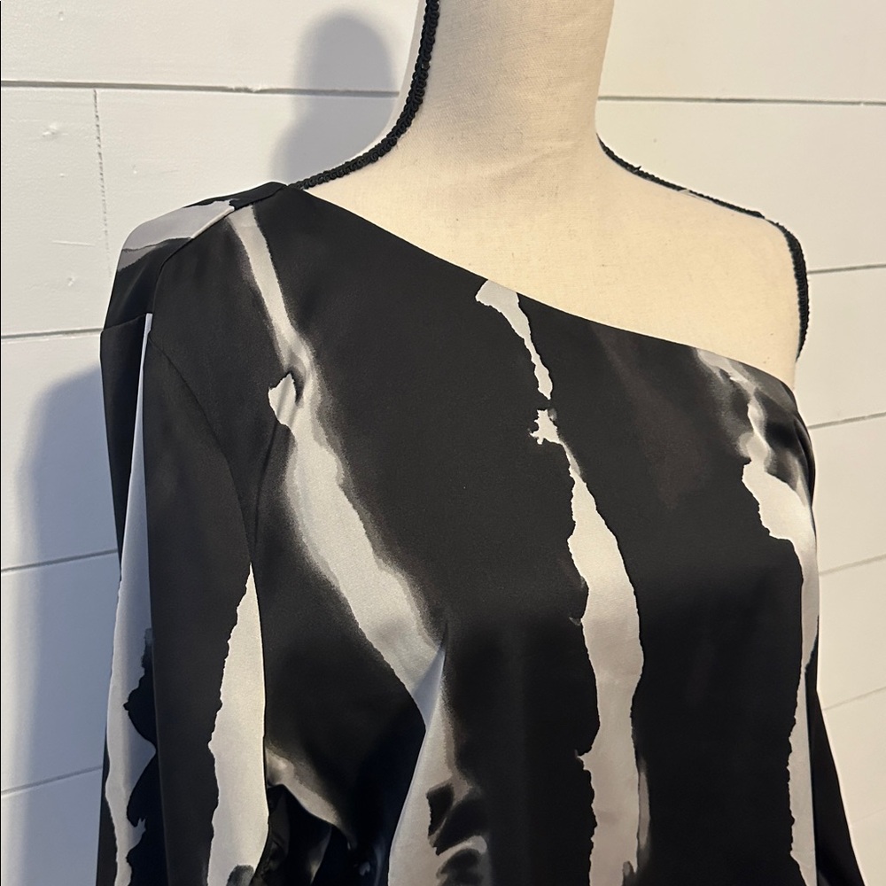 Halston off shoulder blouse - Picture 2 of 11